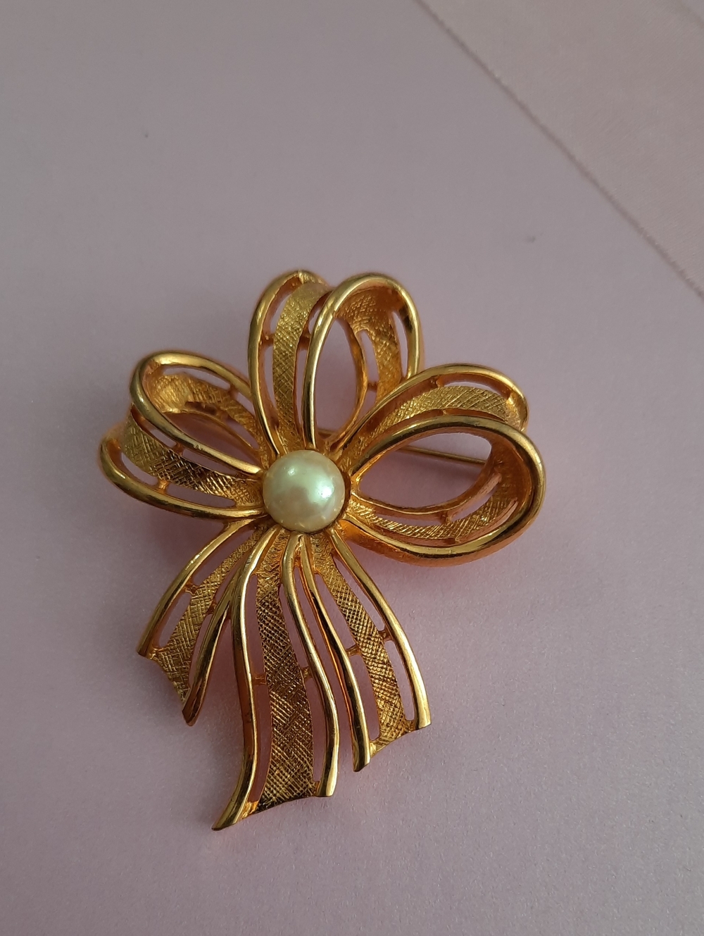 Napier Gold-tone Bow Pearl Center Brooch